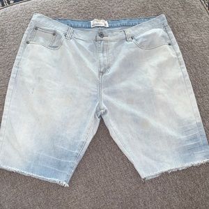 Slim Fit Jean Shorts / 42